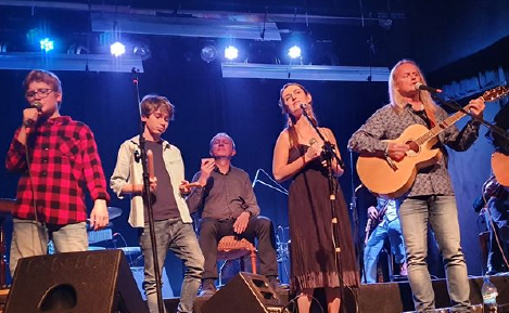 Spektakl „Niebo jak żuraw”, w Old Timers Garage w Katowicach (październik 2019) Spektakl „Niebo jak żuraw”